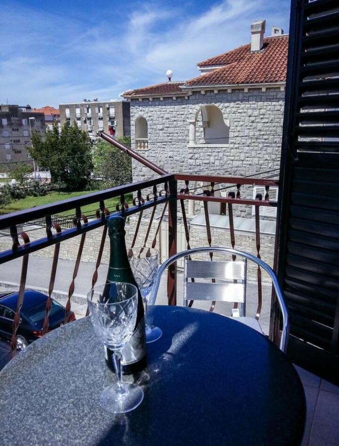 Apartmani Jovic Макарска Экстерьер фото